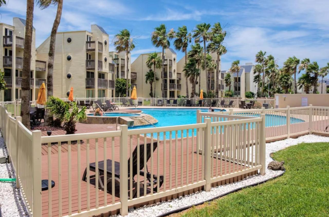 Ocean Breeze Retreat 2Bed 2Bath, Heated Pool! Apartment South Padre Island Exterior photo